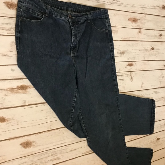 Straight Leg Jeans - Picture 2 of 6